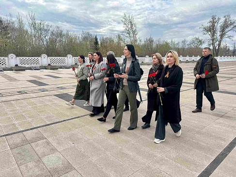 Память, которая живет в сердцах: сотрудники Красноярского филиала «СОГАЗ-Мед» встретили «Поезд Победы» и почтили ушедших героев, новости, пресс-релизы, статьи, «СОГАЗ-Мед», омс